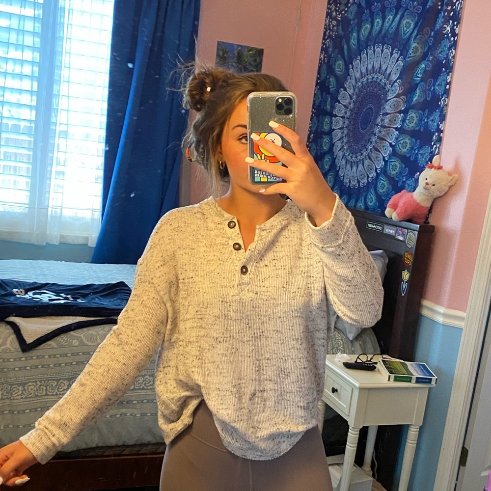 URBAN OUTFITTERS LONG SLEVE BUTTON DOWN